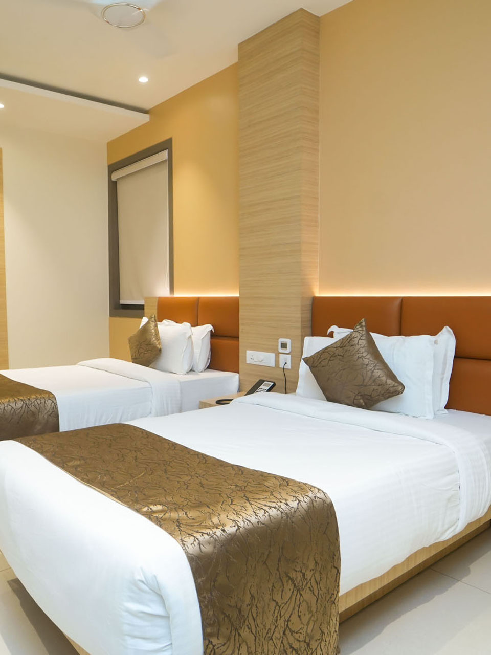 All Seasons Stay – One of the besthotels in Lucknow with deluxe rooms, blending modern comfort with a homely ambiance.