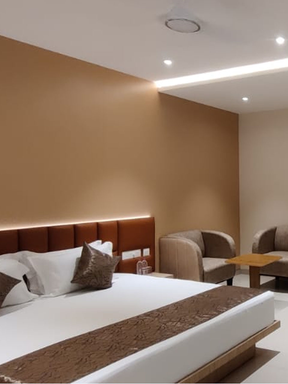 All Seasons Stay – A thoughtfully designed 3-star hotel in Lucknow, offering premium rooms, exceptional service, and a prime location, making it a top choice among the best hotels in Lucknow.